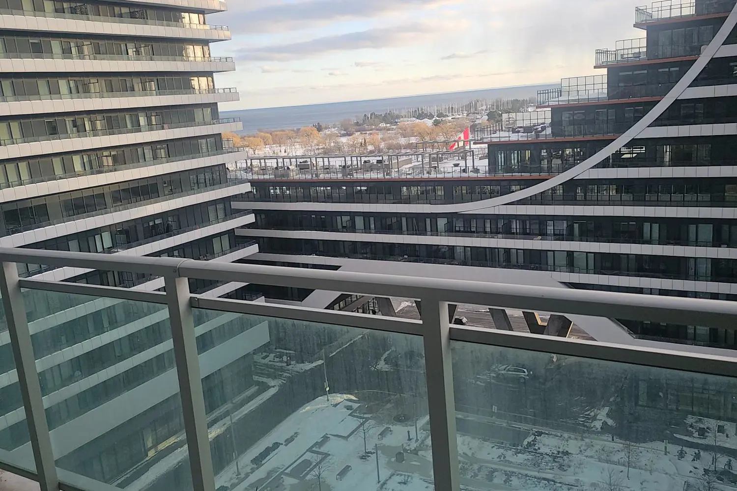 Additional image 19 of 33 Shore Breeze Drive 901