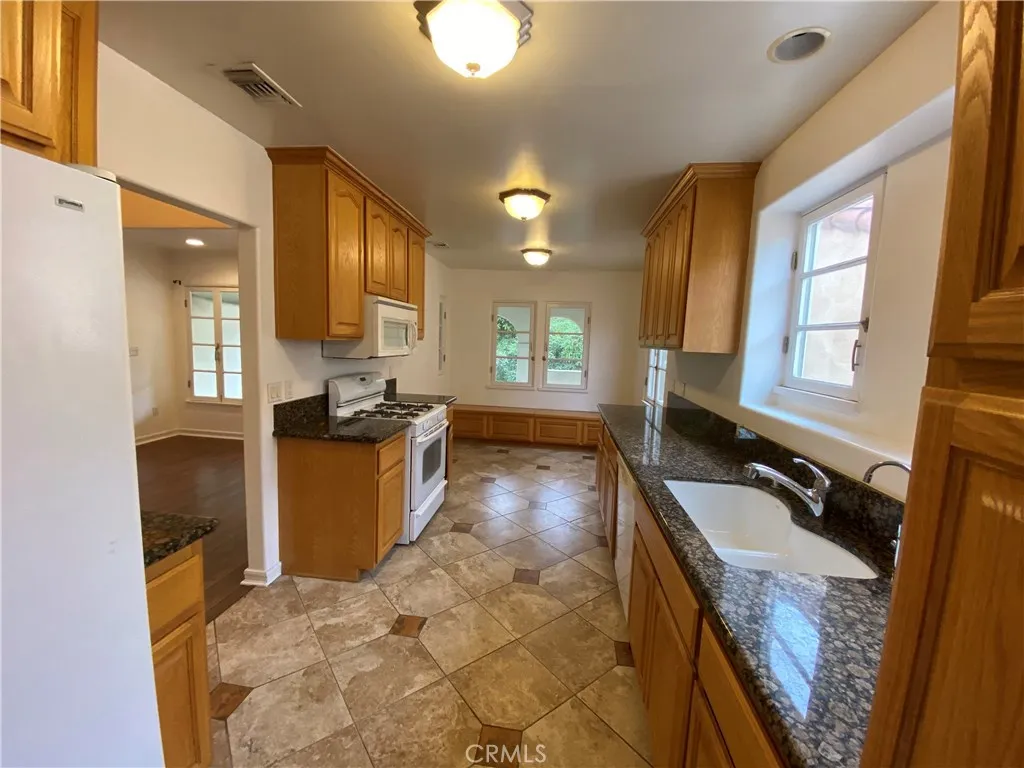 Additional image 18 of 1028 S Crescent Heights Boulevard, Los Angeles, CA 90035