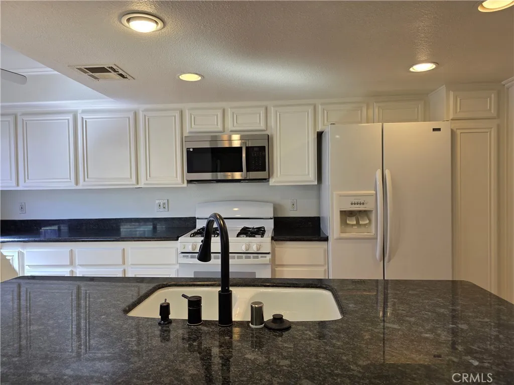 Additional image 36 of 10231 Independence Avenue Unit C12, Chatsworth, CA 91311