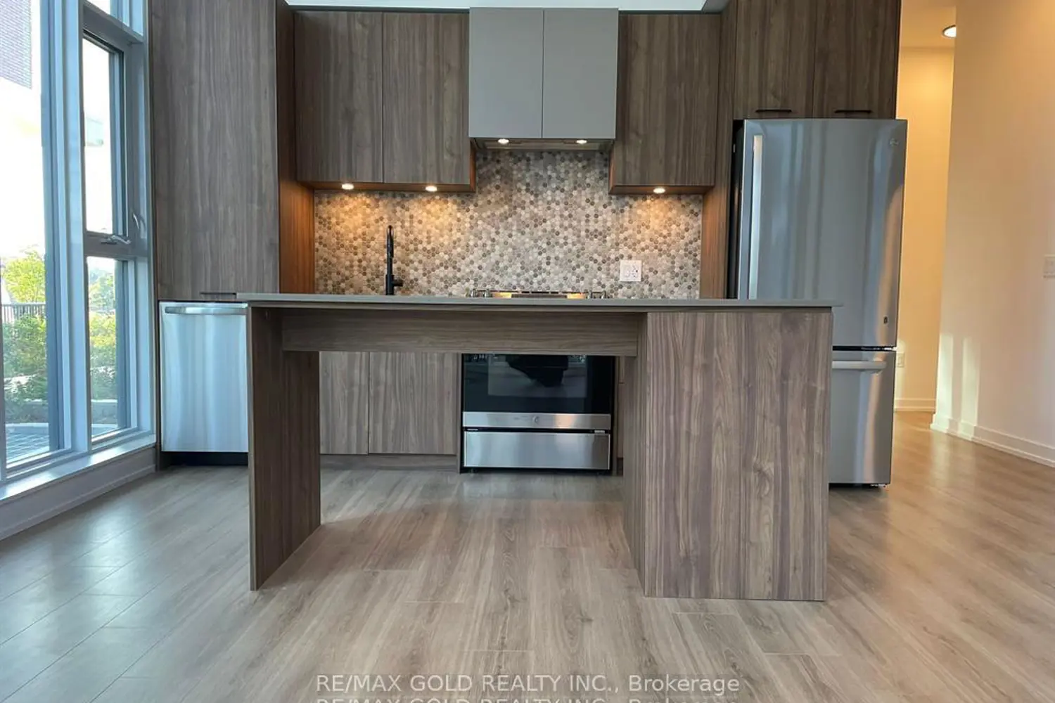 Additional image 15 of 10 Lagerfeld Drive 104