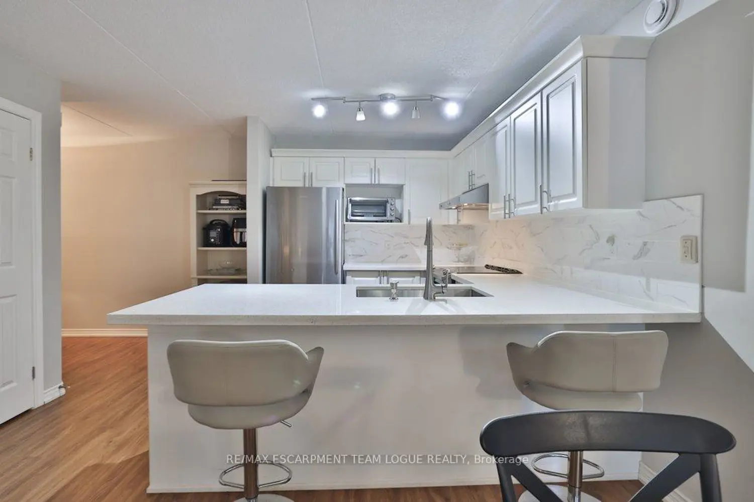 Additional image 5 of 2010 Cleaver Avenue 211