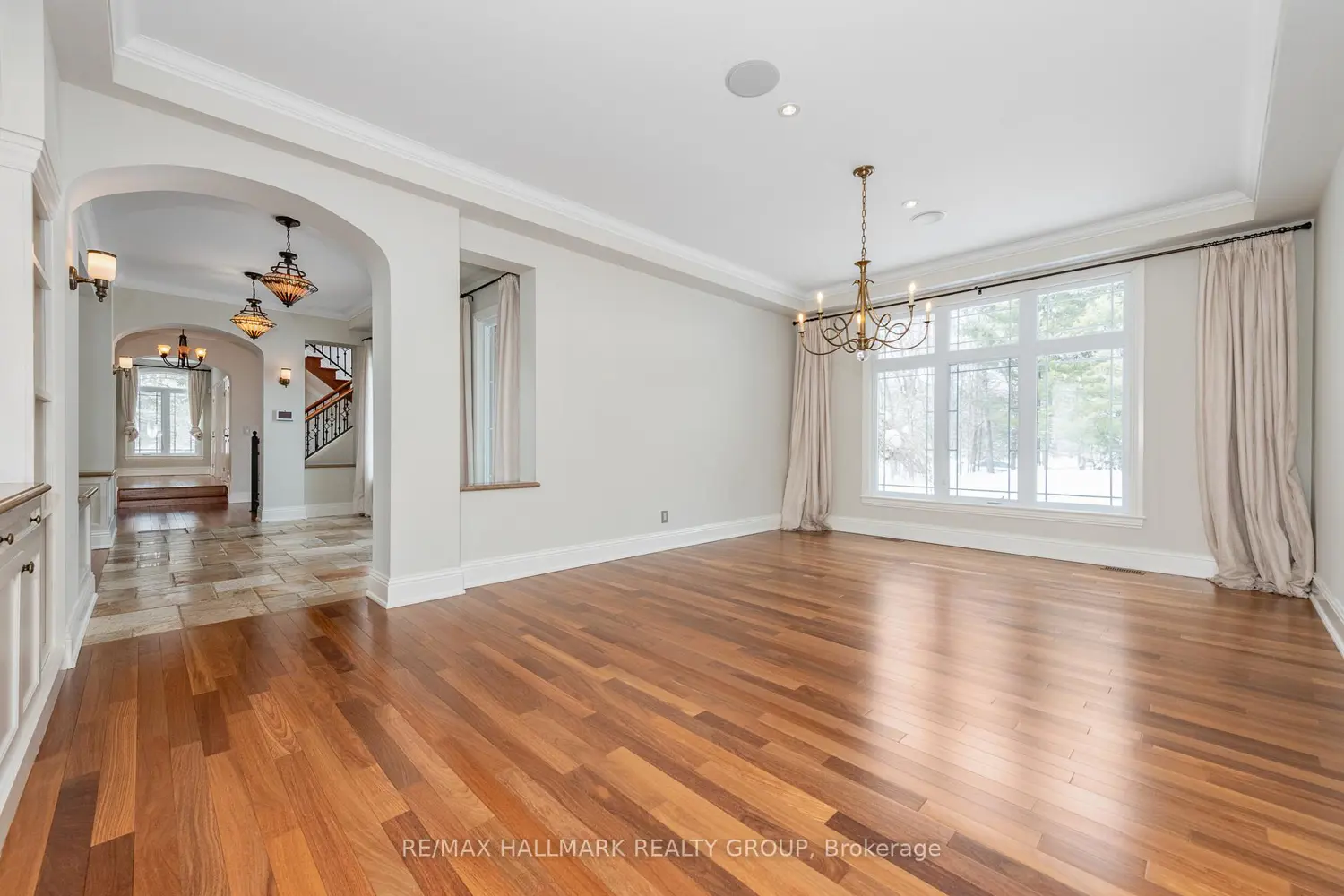 Additional image 3 of 5800 Queenscourt Crescent