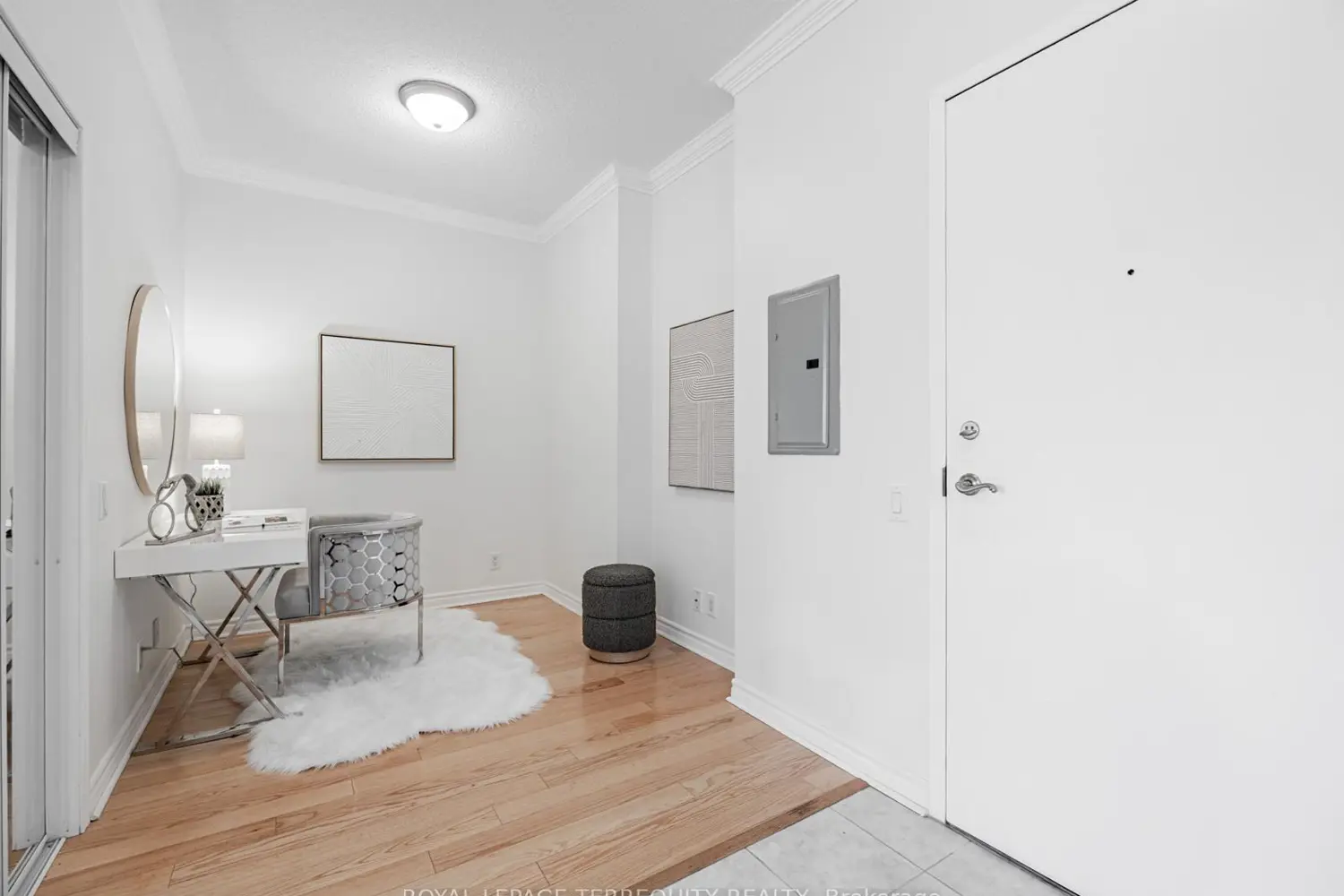 11121 Yonge Street 215
