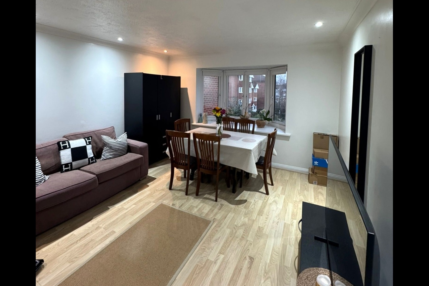 2 Bed Flat, Rossetti Road, SE16, N1 7GU