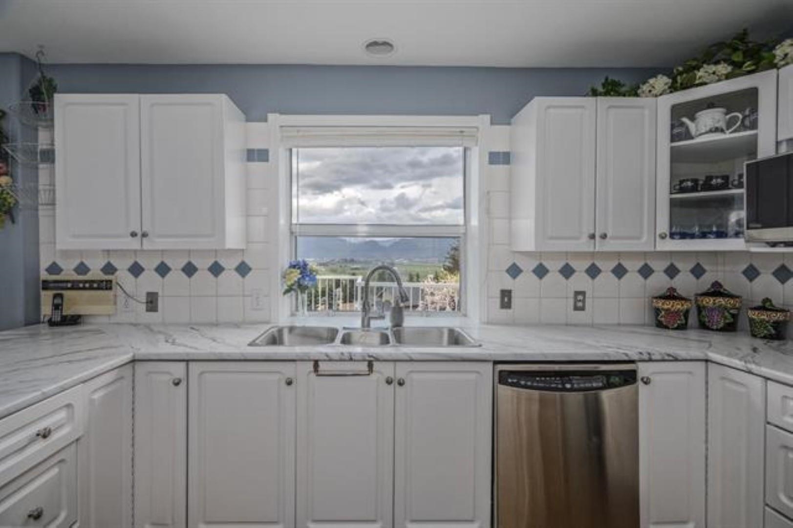 Additional image 5 of 2255 Mountain Drive, Abbotsford, BC, V3G 1E4