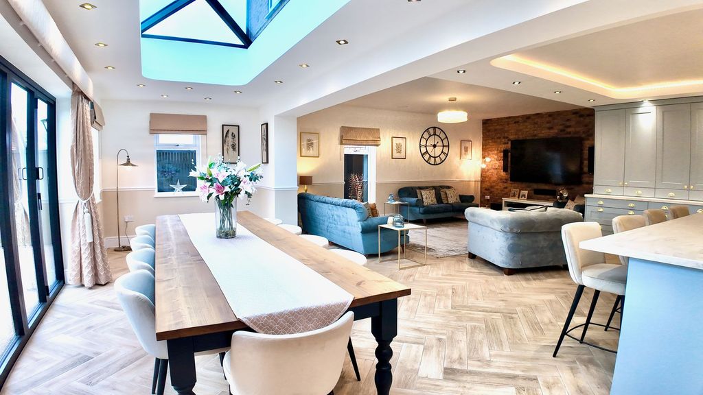 Additional image 2 of 5 bed detached house for saleOak Tree Rise, Newbridge NP11