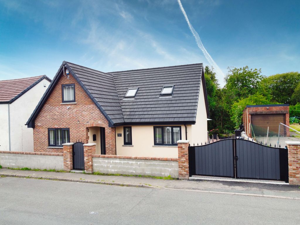 3 bed detached house for saleScwrfa Road, Tredegar NP22