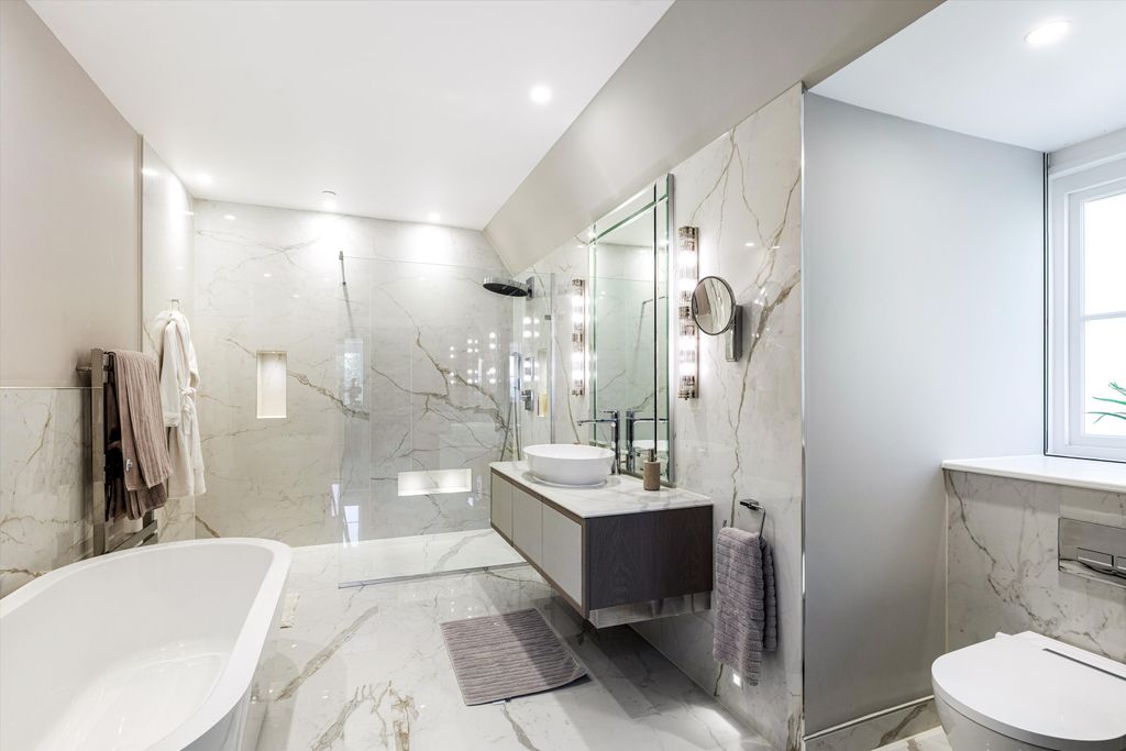 Additional image 12 of 5 bed detached house for saleCharters Gate, Hancocks Mount, Ascot, Berkshire SL5