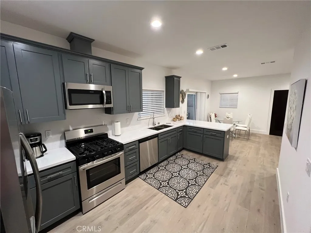 Additional image 7 of 22050 Hart Street, Canoga Park, CA 91303