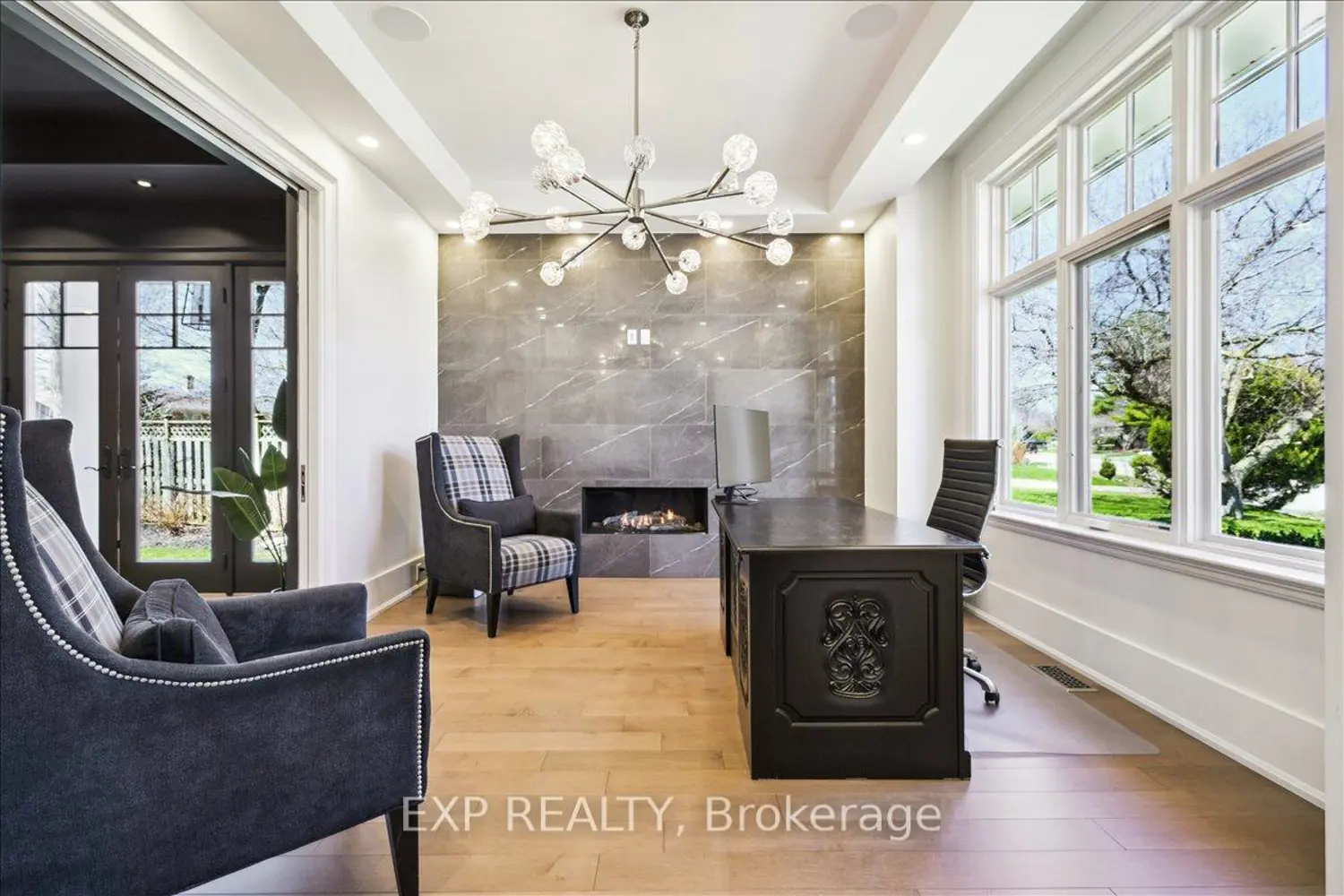 528 Wellington Crescent photo 4