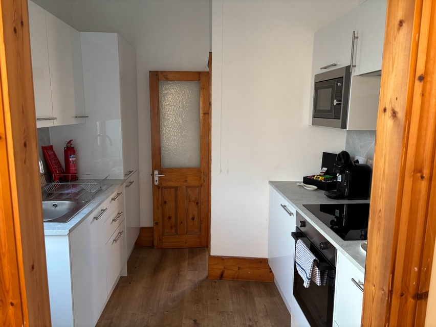 Additional image 6 of Room in a Shared House, Glycena Road, SW11, N1 7GU