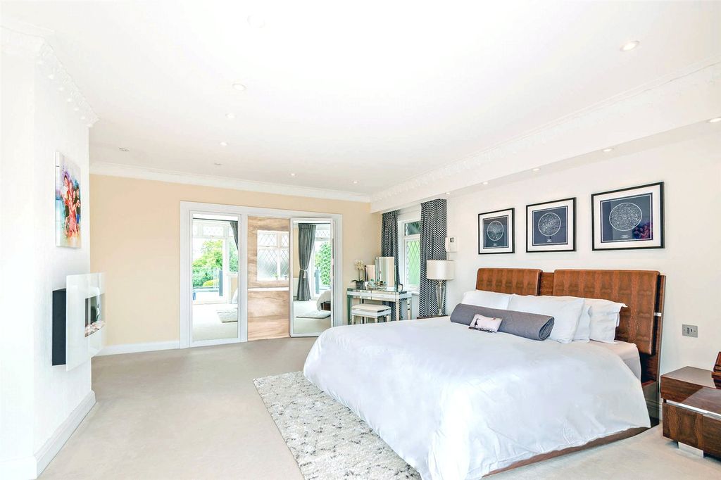 Additional image 10 of 7 bed detached house for saleFishery Road, Maidenhead, Berkshire SL6
