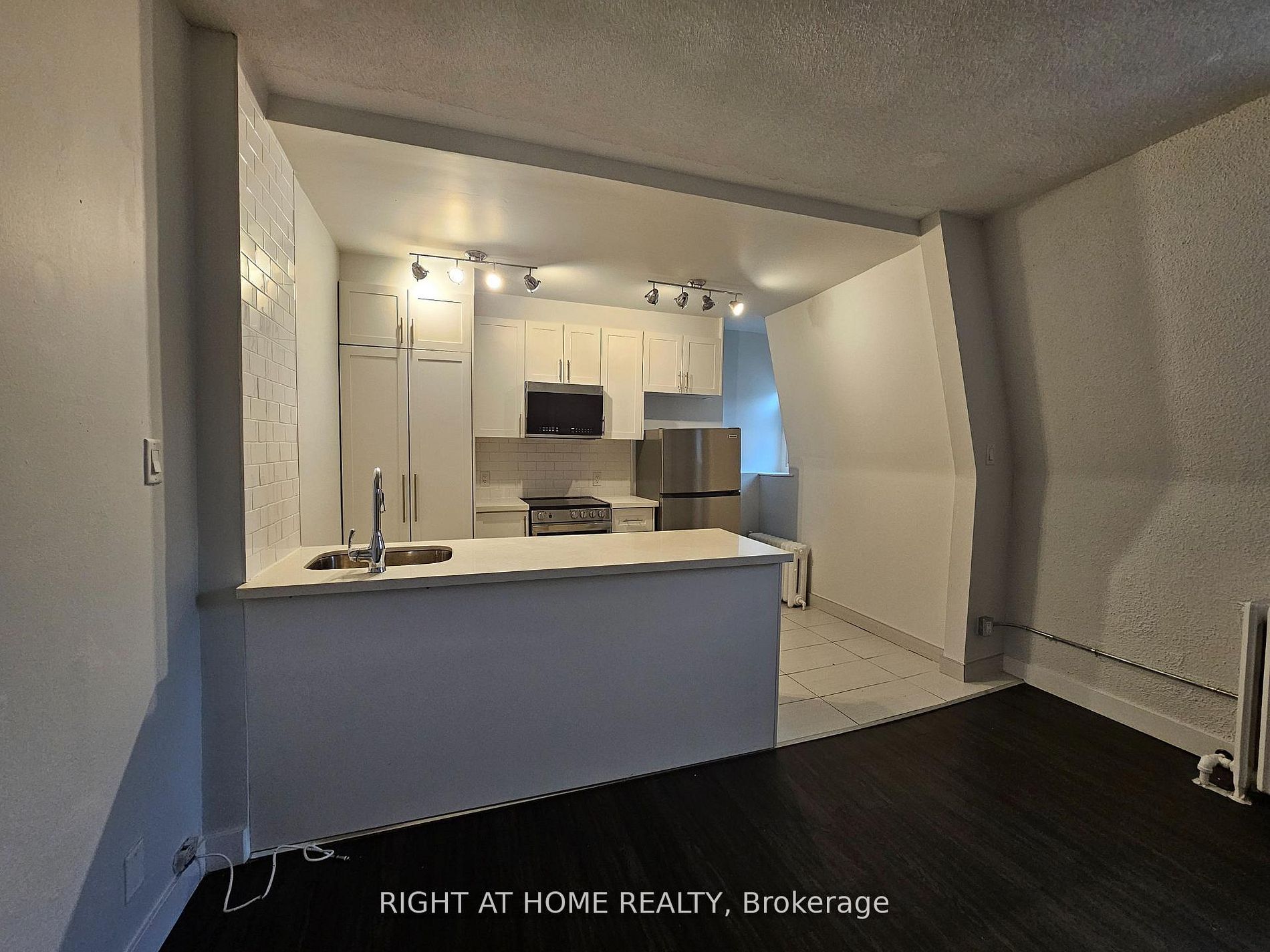 Additional image 4 of 203-72 Wellesley Street E, Toronto, ON, M4Y 1H2