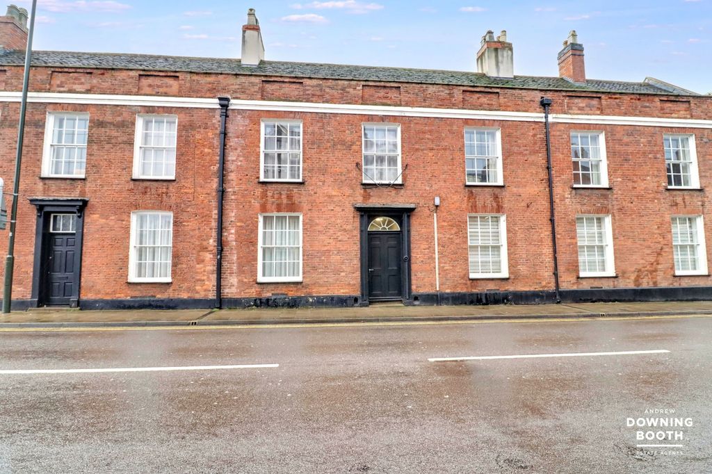 2 bed flat for saleBeatrice Court, Lichfield WS13