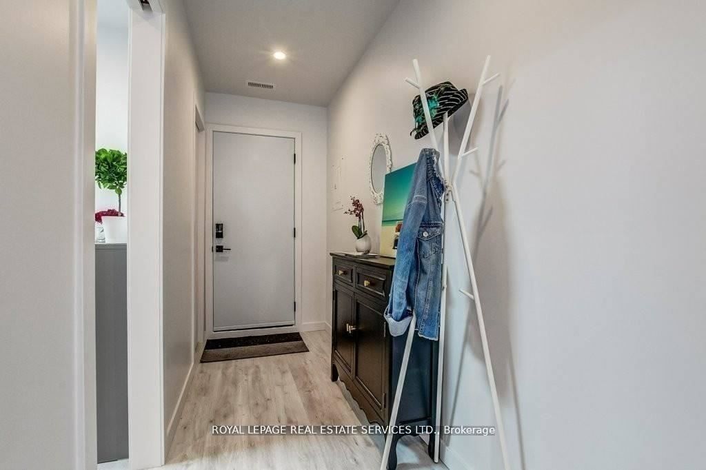 Additional image 5 of A-6 Florence Crescent, Toronto, ON, M6N 4E4