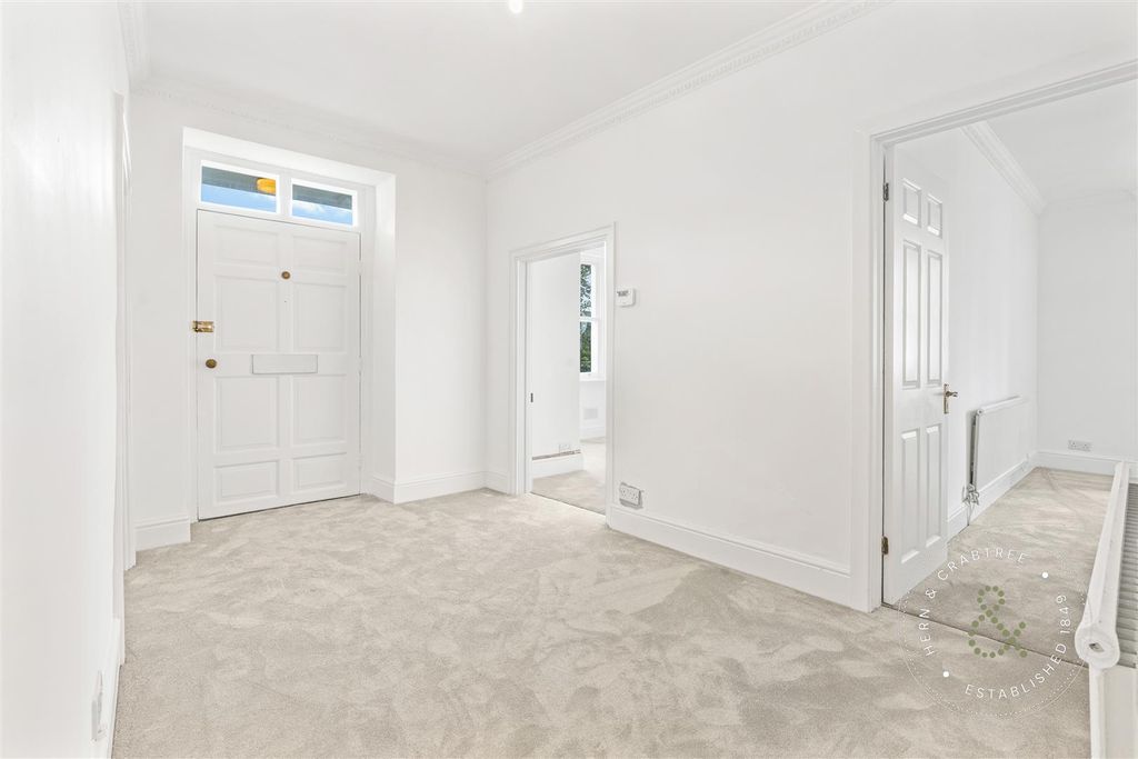 2 bed flat for saleThe Old House, The Cathedral Green, Llandaff, Cardiff CF5 photo 2