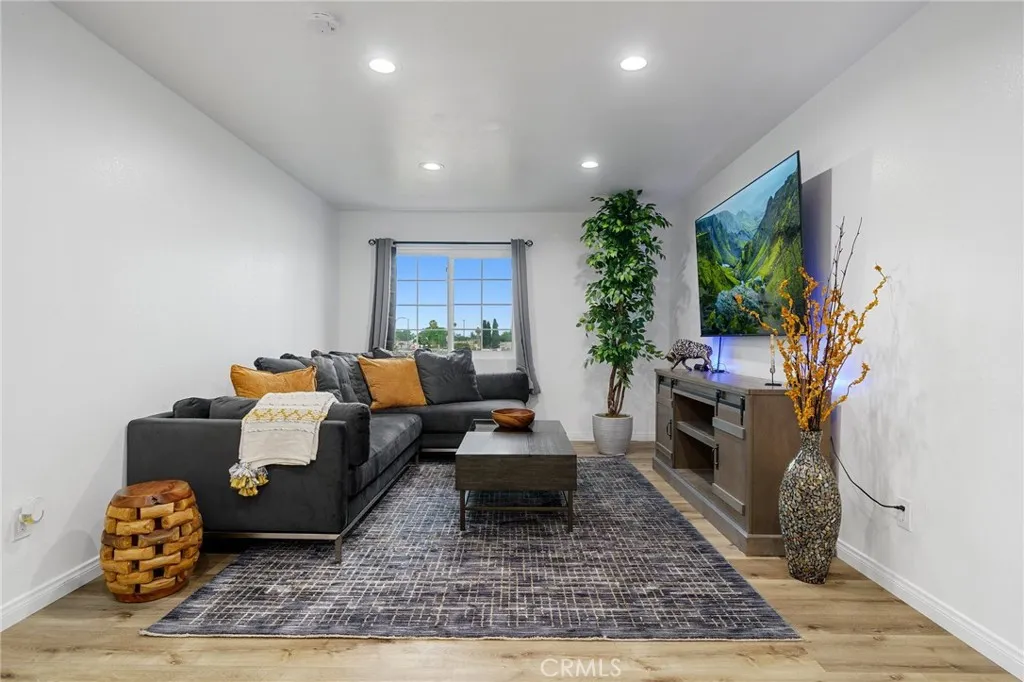 Additional image 45 of 329 E Lanzit Ave, Los Angeles, CA 90061