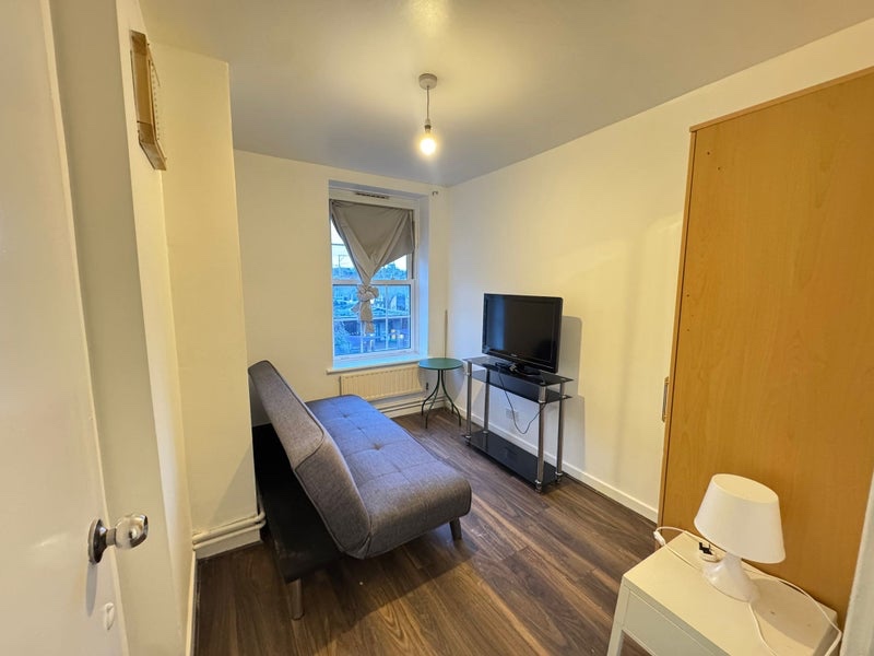 Additional image 2 of Room in a Shared Flat, Bethnal Green Road, E2, N1 7GU