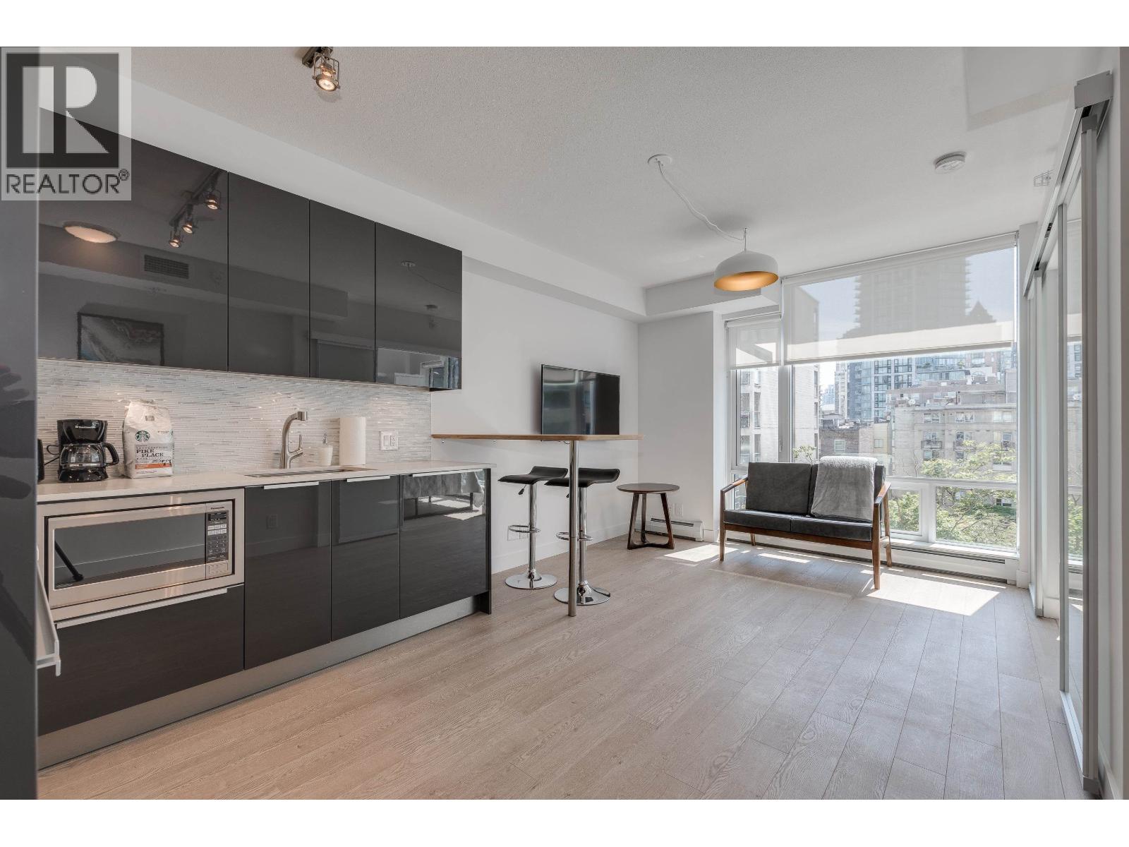 1207 1283 HOWE STREET