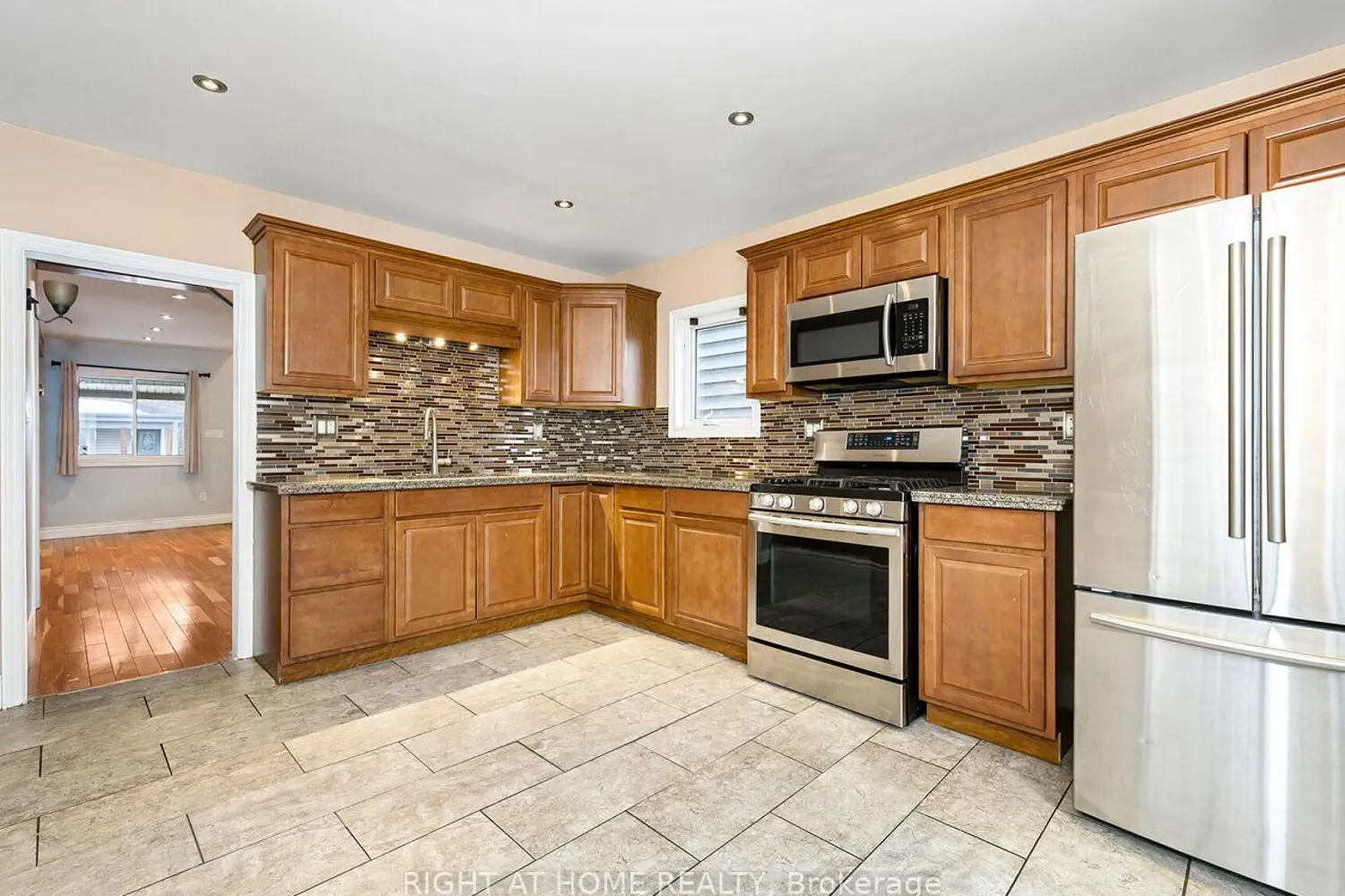 Additional image 5 of 180 Rosslyn Avenue