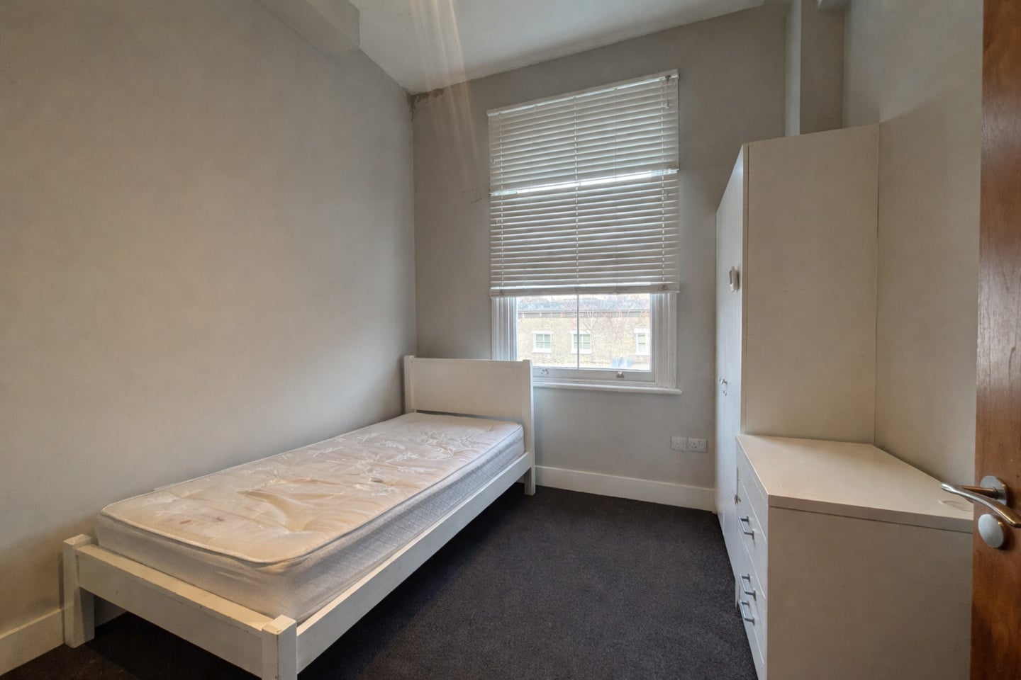 Additional image 2 of Studio Flat, West Cromwell Road, SW5, N1 7GU