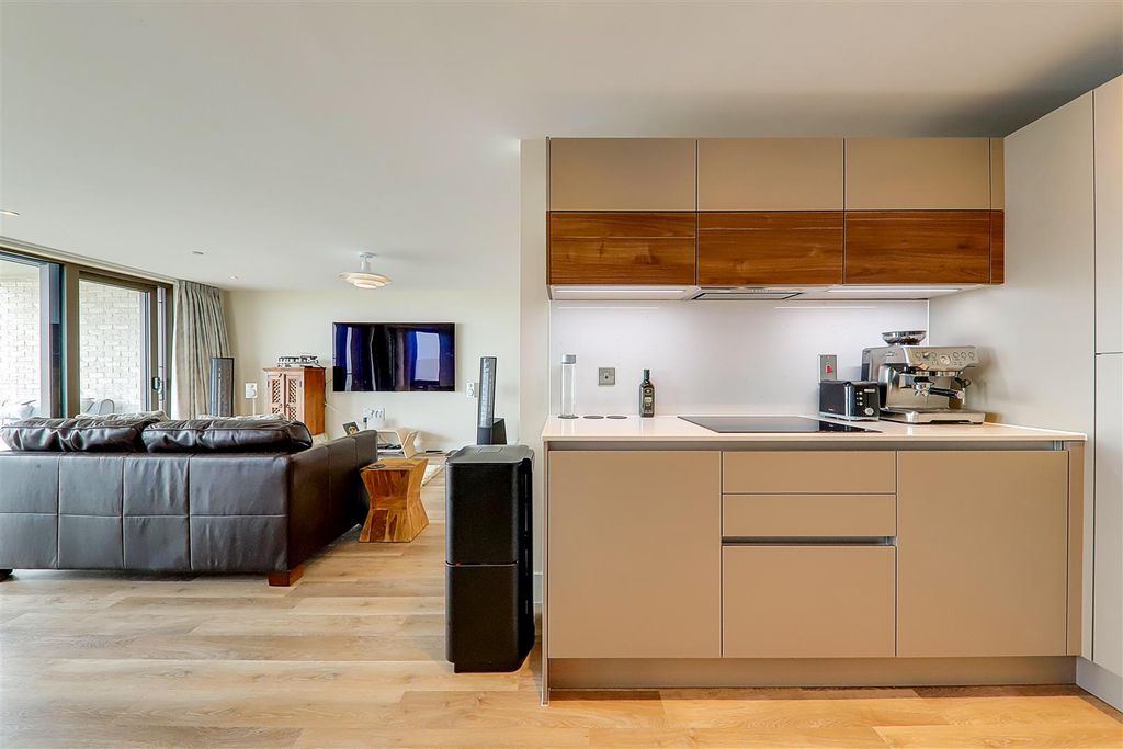Additional image 9 of 3 bed flat for saleCalista, West Parade, Worthing BN11