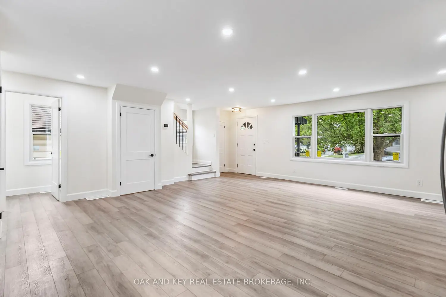 90 Jacqueline Street photo 5