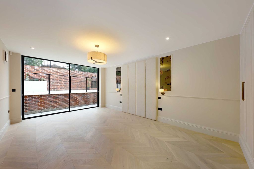 Additional image 12 of 2 bed flat for saleLedborough Lane, Beaconsfield, Buckinghamshire HP9