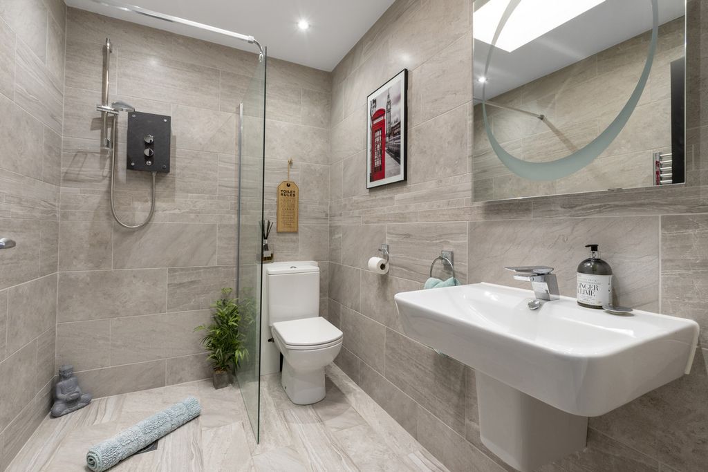 Additional image 34 of 6 bed detached house for saleWawensmere Road, Henley-In-Arden B95