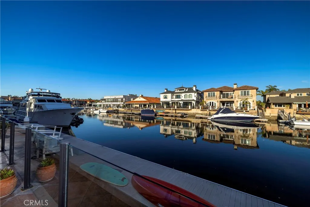 16572 Grimaud Ln, Huntington Beach, CA 92649