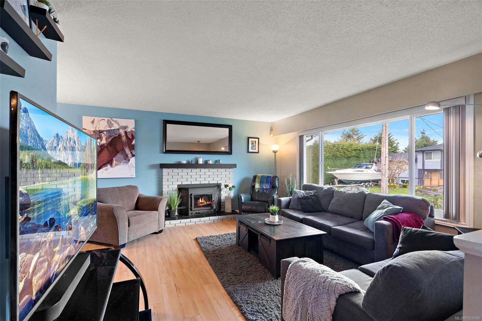 Additional image 3 of 10289 Godfrey Place, Sidney, BC, V8L 2K9