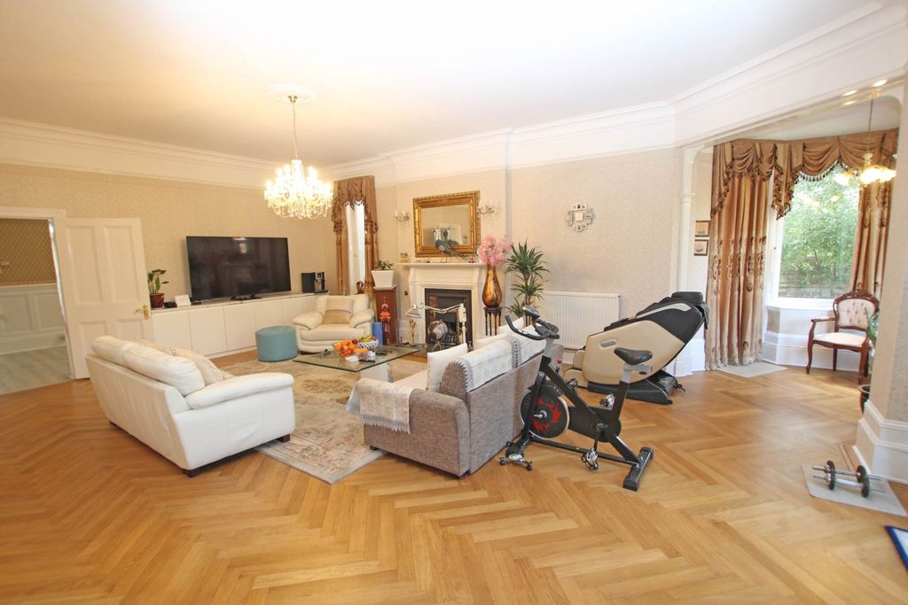 Additional image 8 of 4 bed flat for saleGrassington Road, Eastbourne BN20