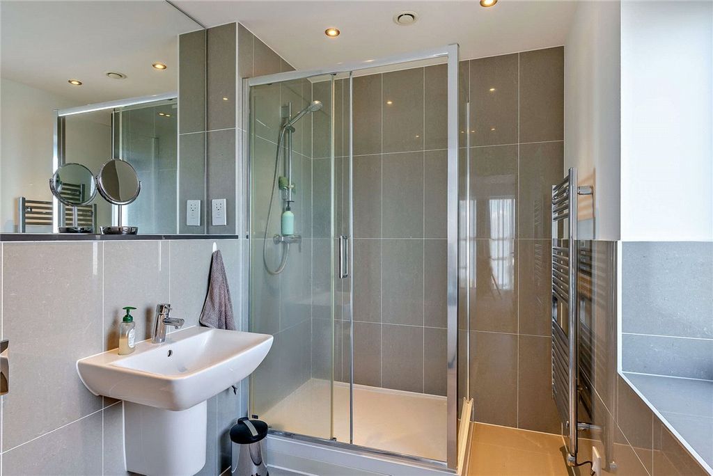 Additional image 5 of 2 bed flat for saleKingman Way, Newbury RG14
