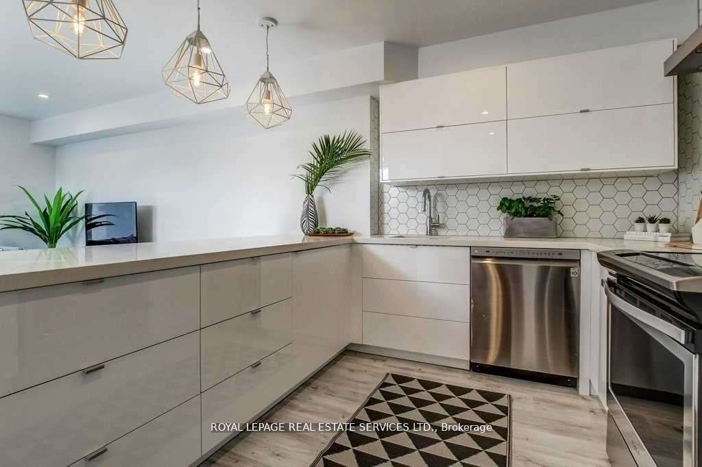 Additional image 3 of A-6 Florence Crescent, Toronto, ON, M6N 4E4