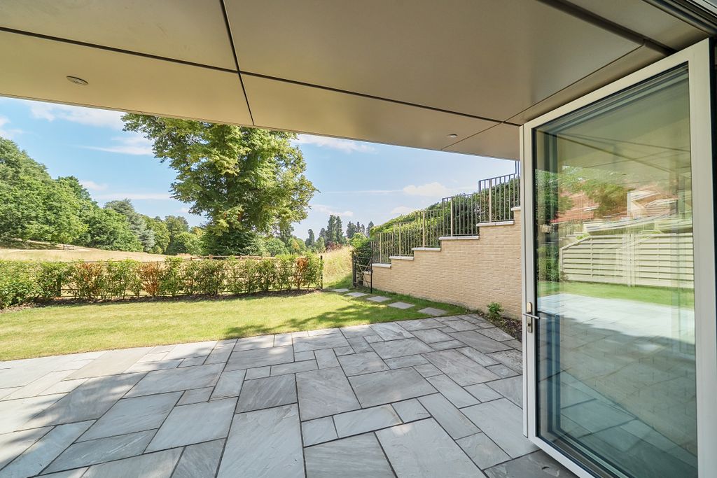 Additional image 9 of 2 bed flat for saleMadeira Walk, Ascot SL5