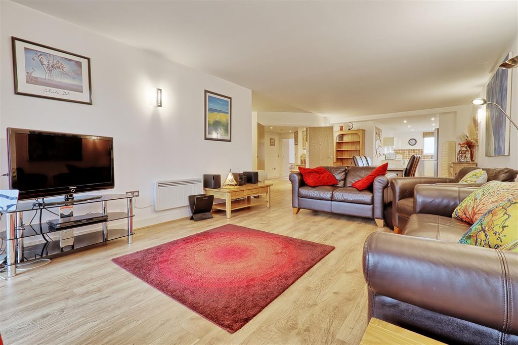 2 bed flat for saleRiverside Place, Cambridge CB5 photo 5
