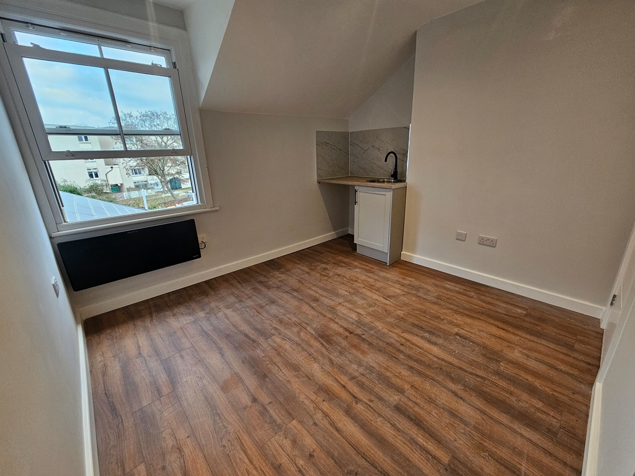 Additional image 3 of Studio Flat, Garfield Road, SW11, N1 7GU