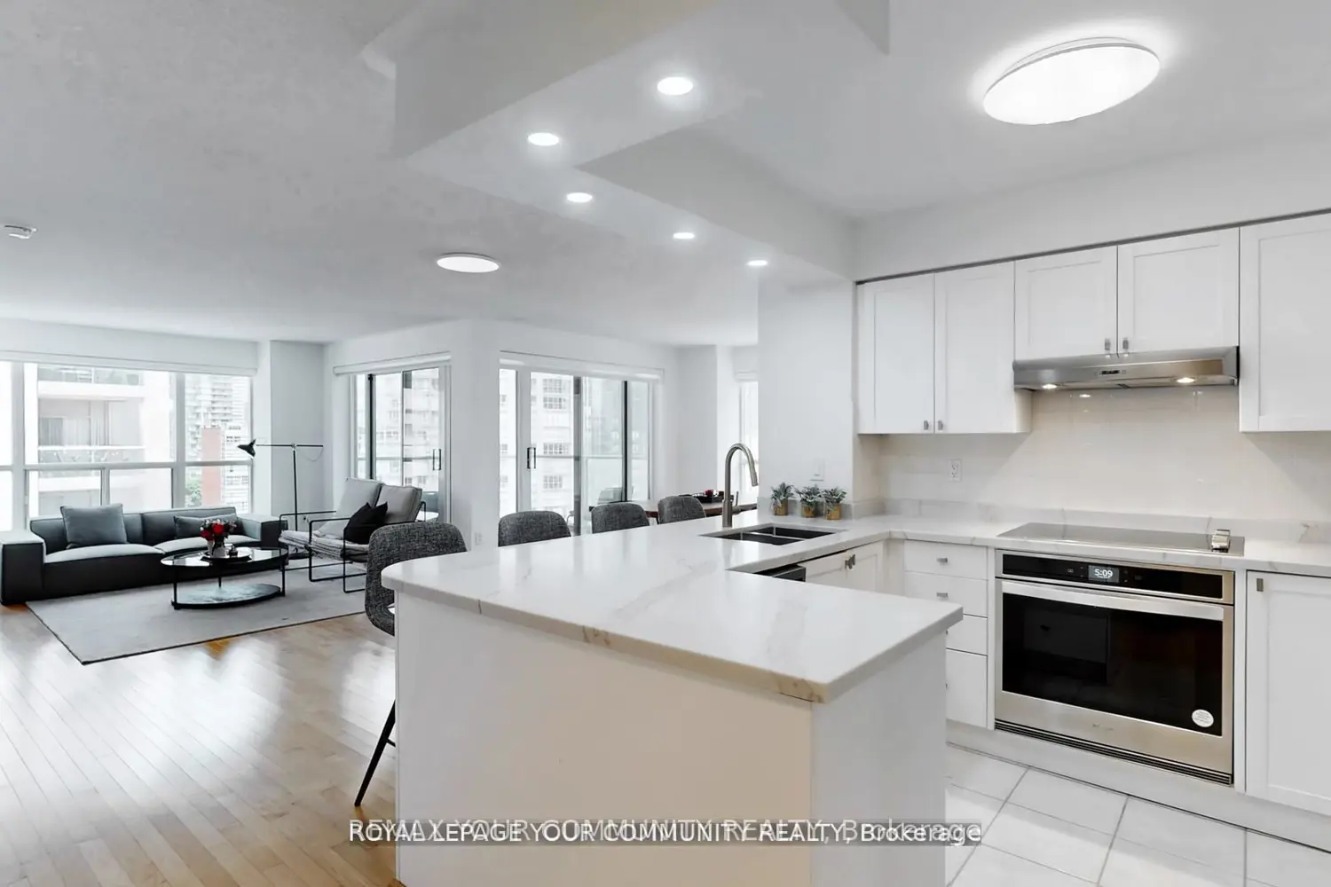 Additional image 10 of 909 Bay Street 1609
