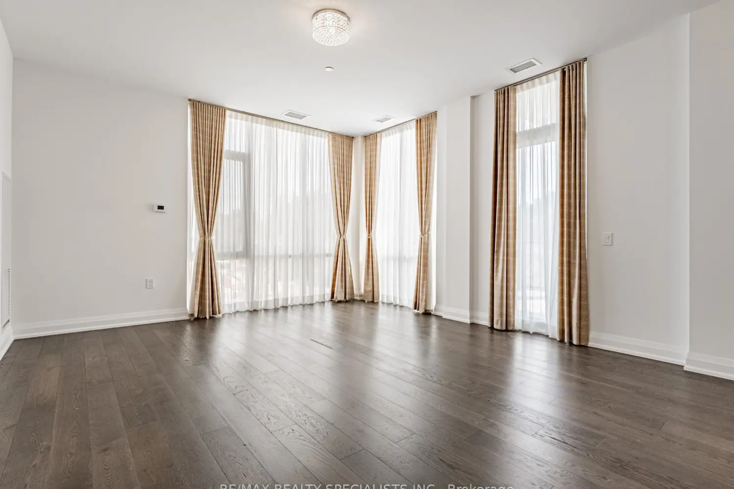 Additional image 11 of 42 Mill Street 208