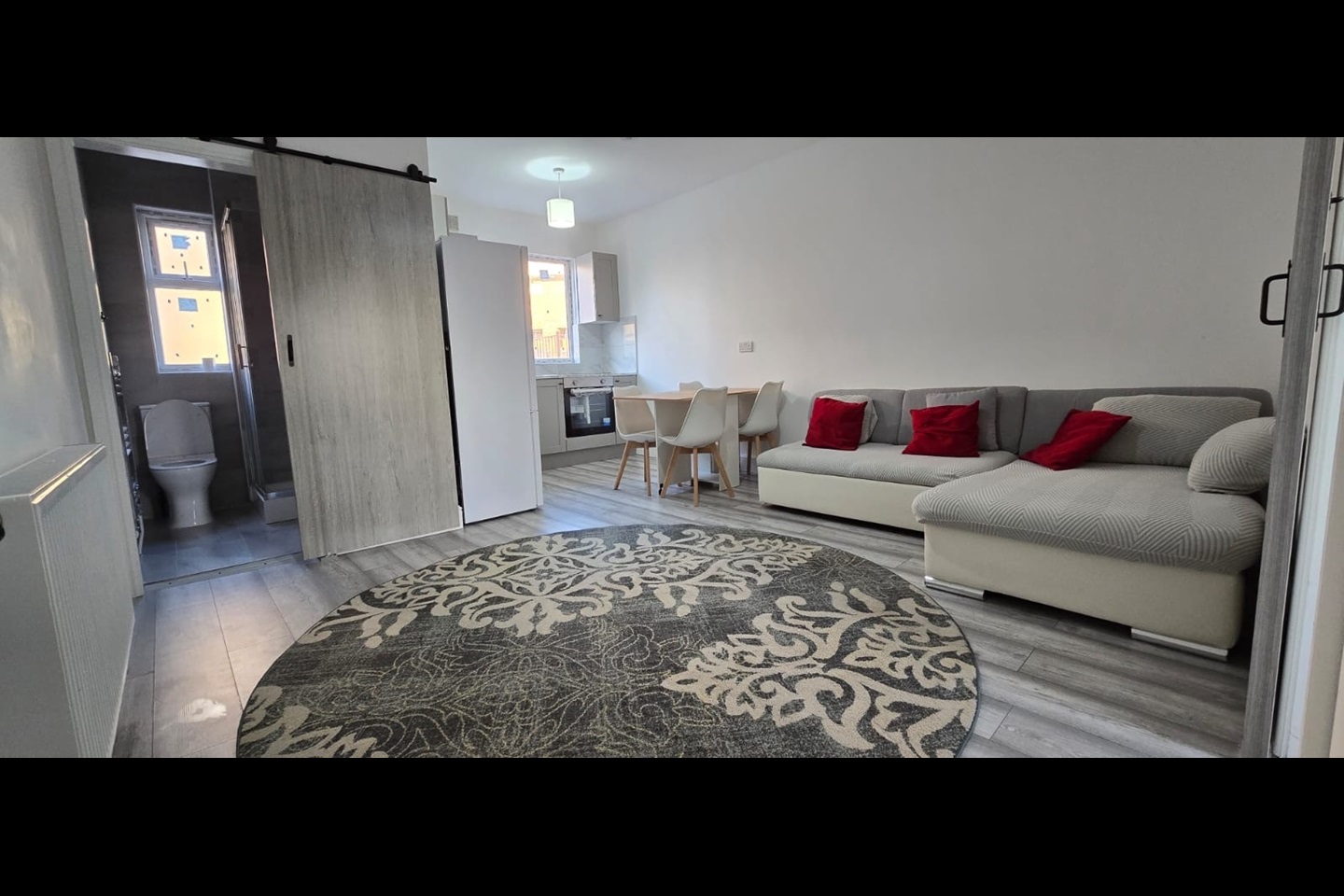 1 Bed Flat, Peckham High Street, SE15, N1 7GU