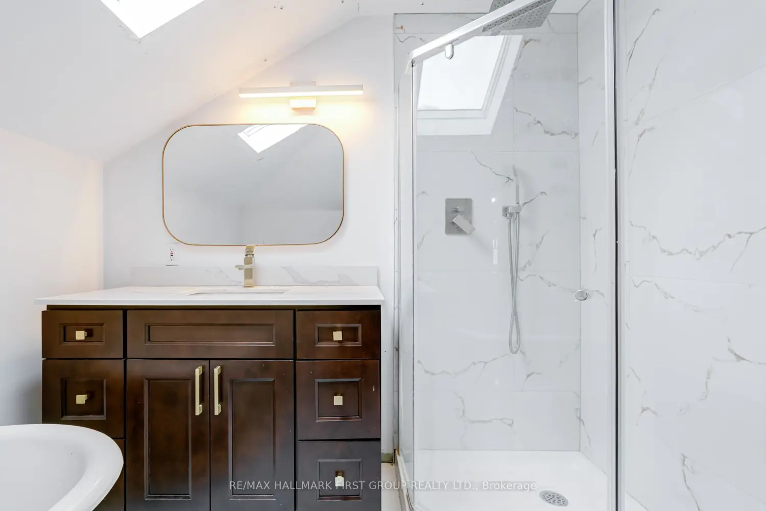 Additional image 16 of 512 Simcoe Street