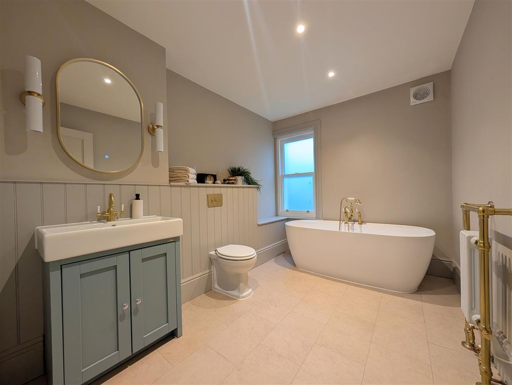 Additional image 10 of 2 bed flat for saleGreat Malvern, Malvern WR14