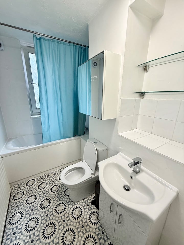 Additional image 4 of 4 Bed Maisonette, Boyton Close, E1, N1 7GU