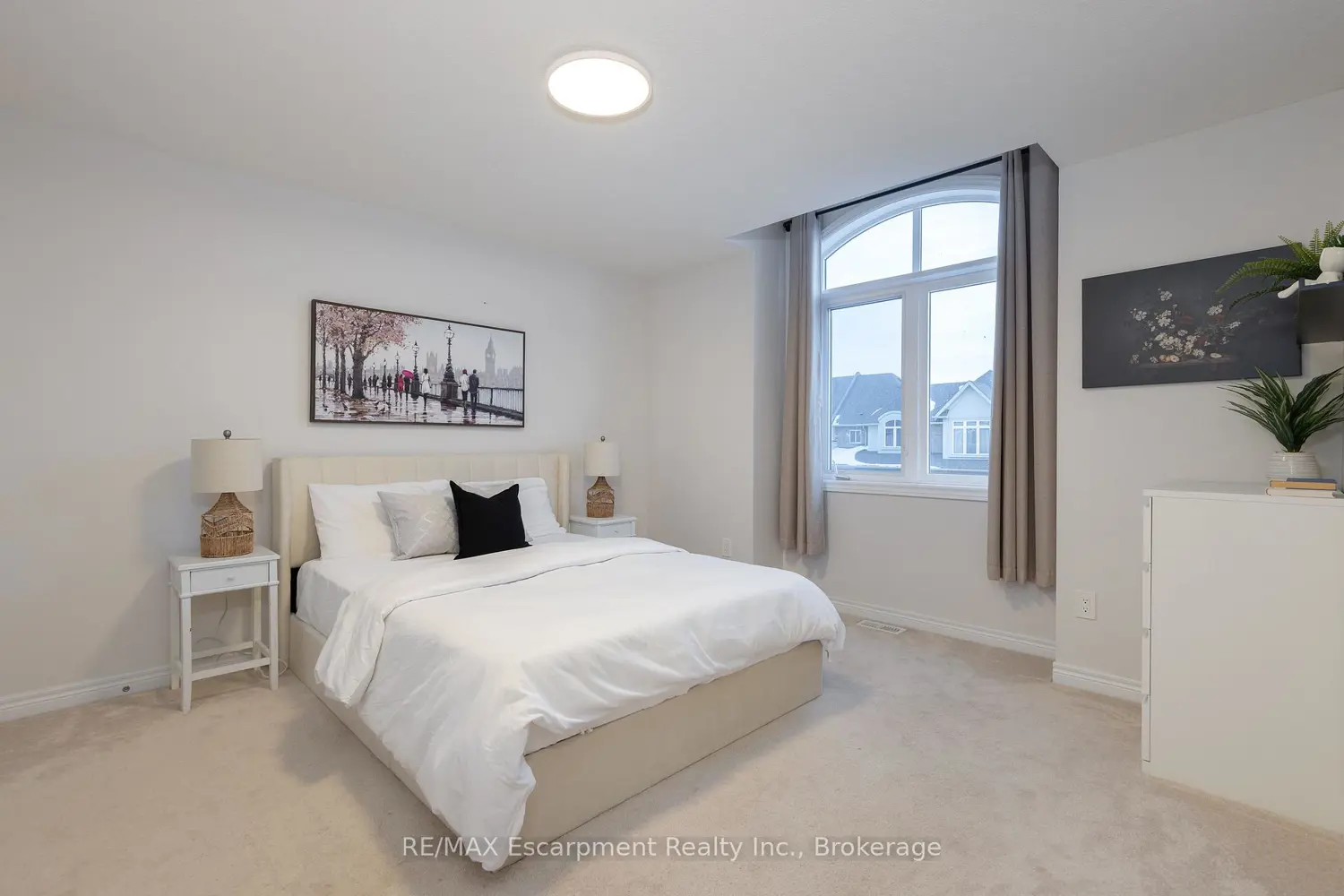 Additional image 11 of 31 Pinot Crescent