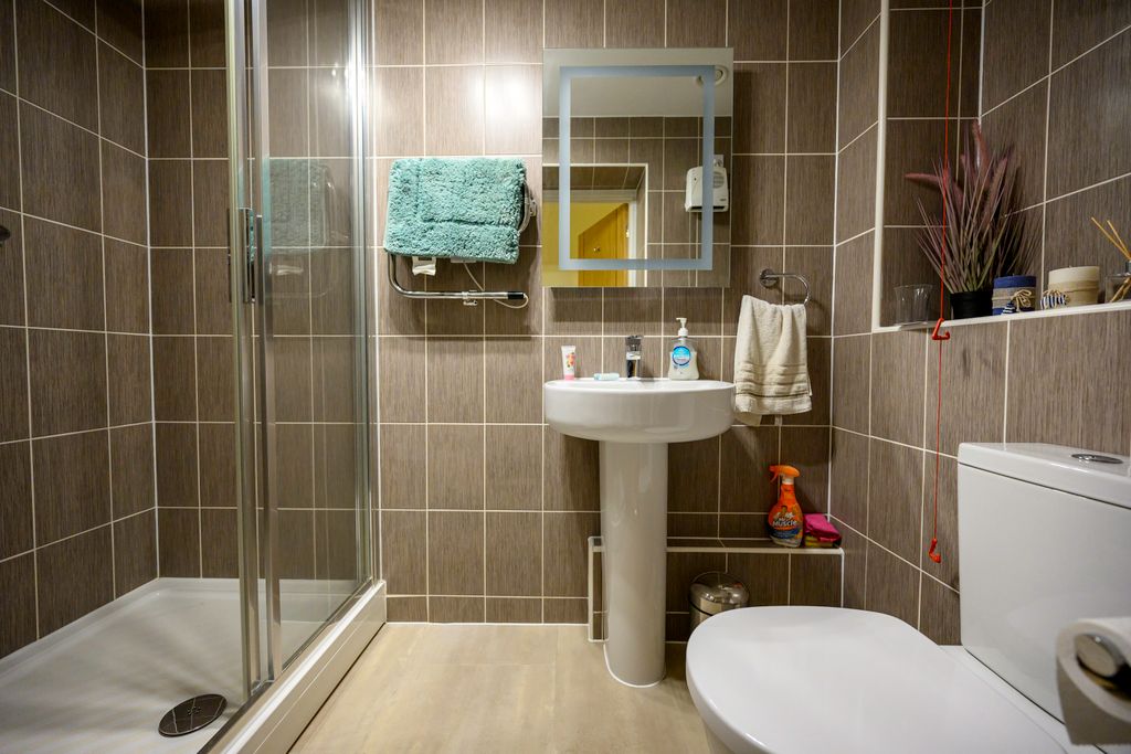 Additional image 5 of 2 bed flat for salePavilion Court, Hamilton Gardens, Felixstowe IP11
