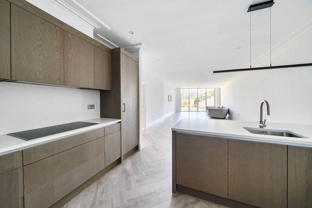 Additional image 5 of 2 bed flat for saleMadeira Walk, Ascot SL5