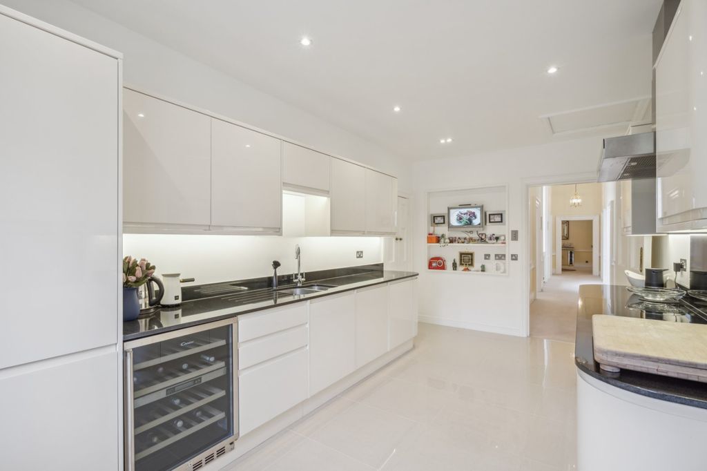 Additional image 6 of 3 bed flat for saleMissenden Road, Amersham, Buckinghamshire HP7