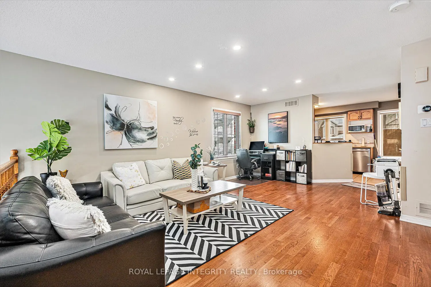 Additional image 2 of 1512 Walkley Road 42