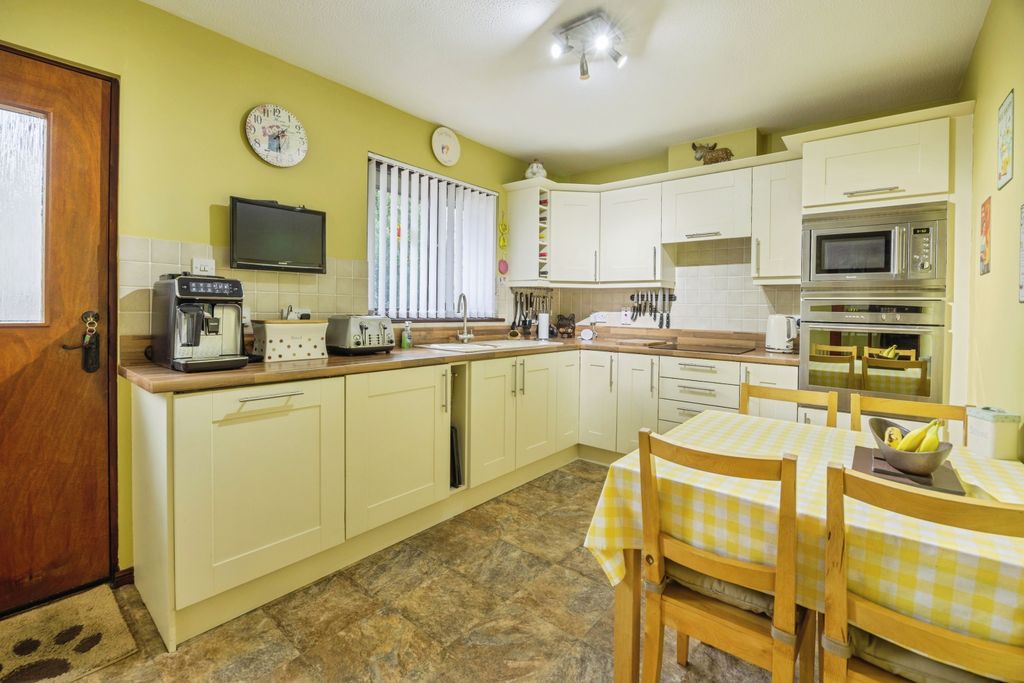 Additional image 4 of 4 bed detached bungalow for saleKaims Grove, Livingston EH54