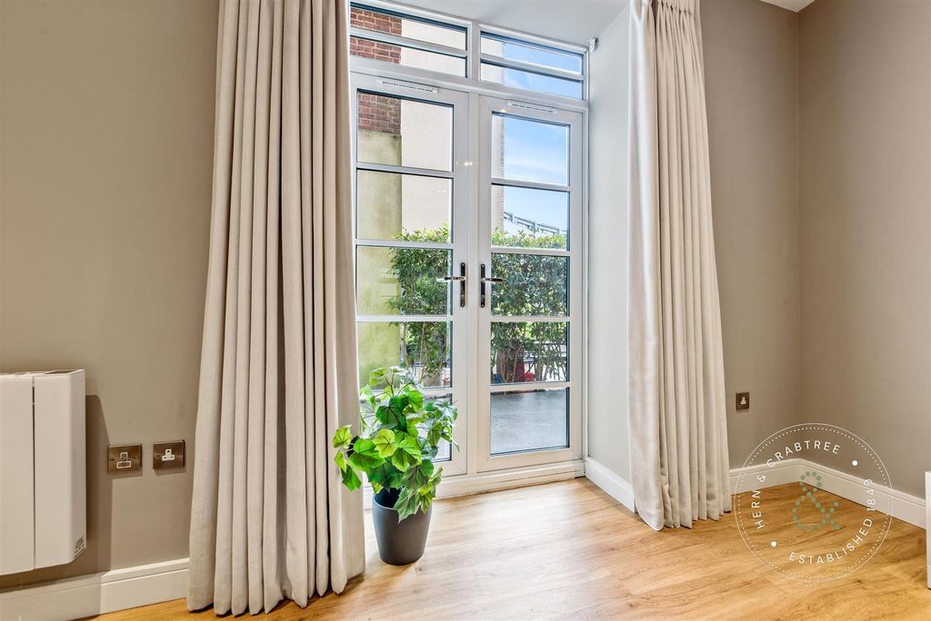 2 bed flat for saleRomilly Crescent, Pontcanna, Cardiff CF11 photo 5